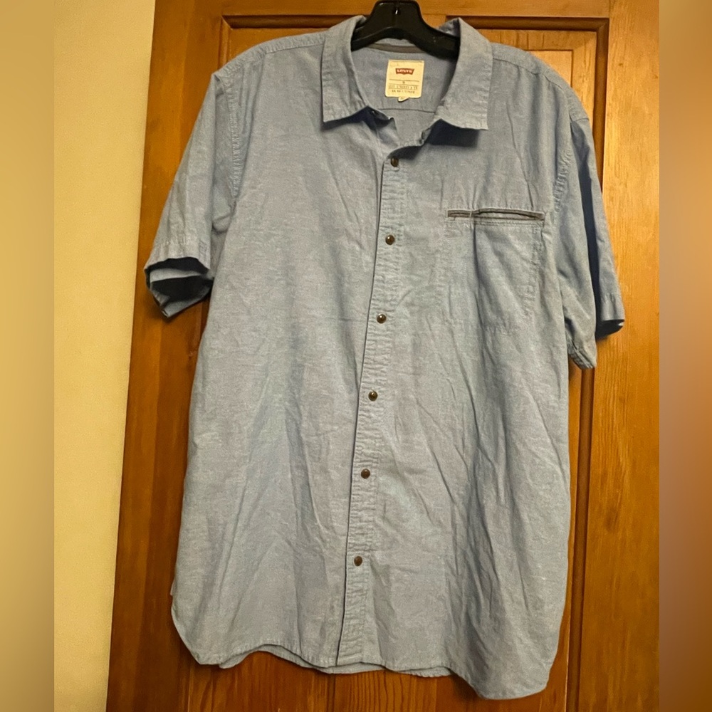 Levi’s Chambray Button Down Blue Short Sleeve Shirt Size XL 100% Cotton